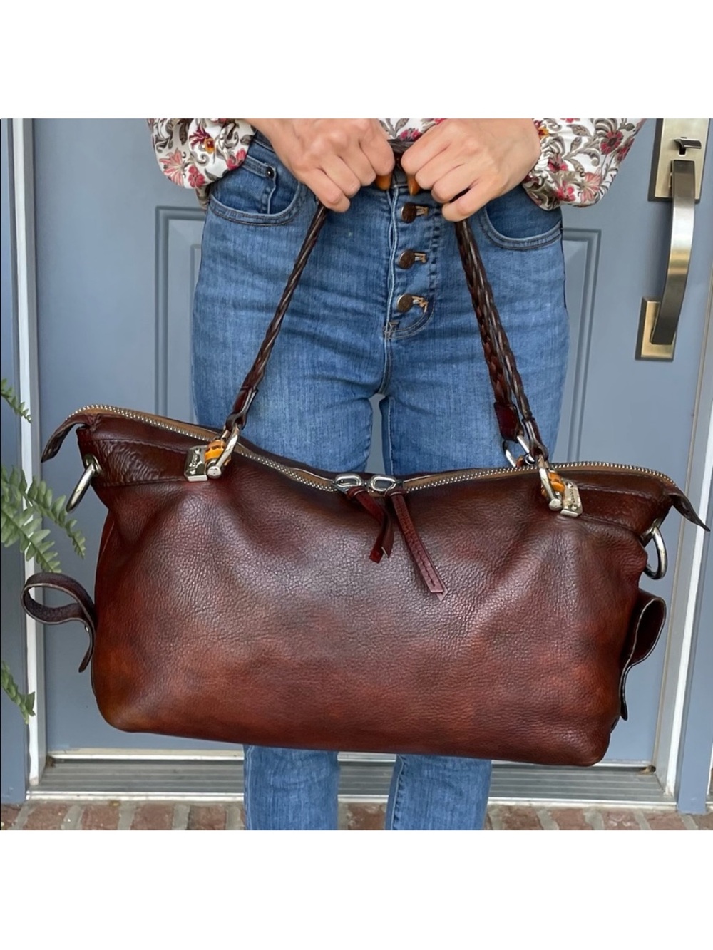 Gucci Authentic Leather Tote 10 1/2“ x 17“